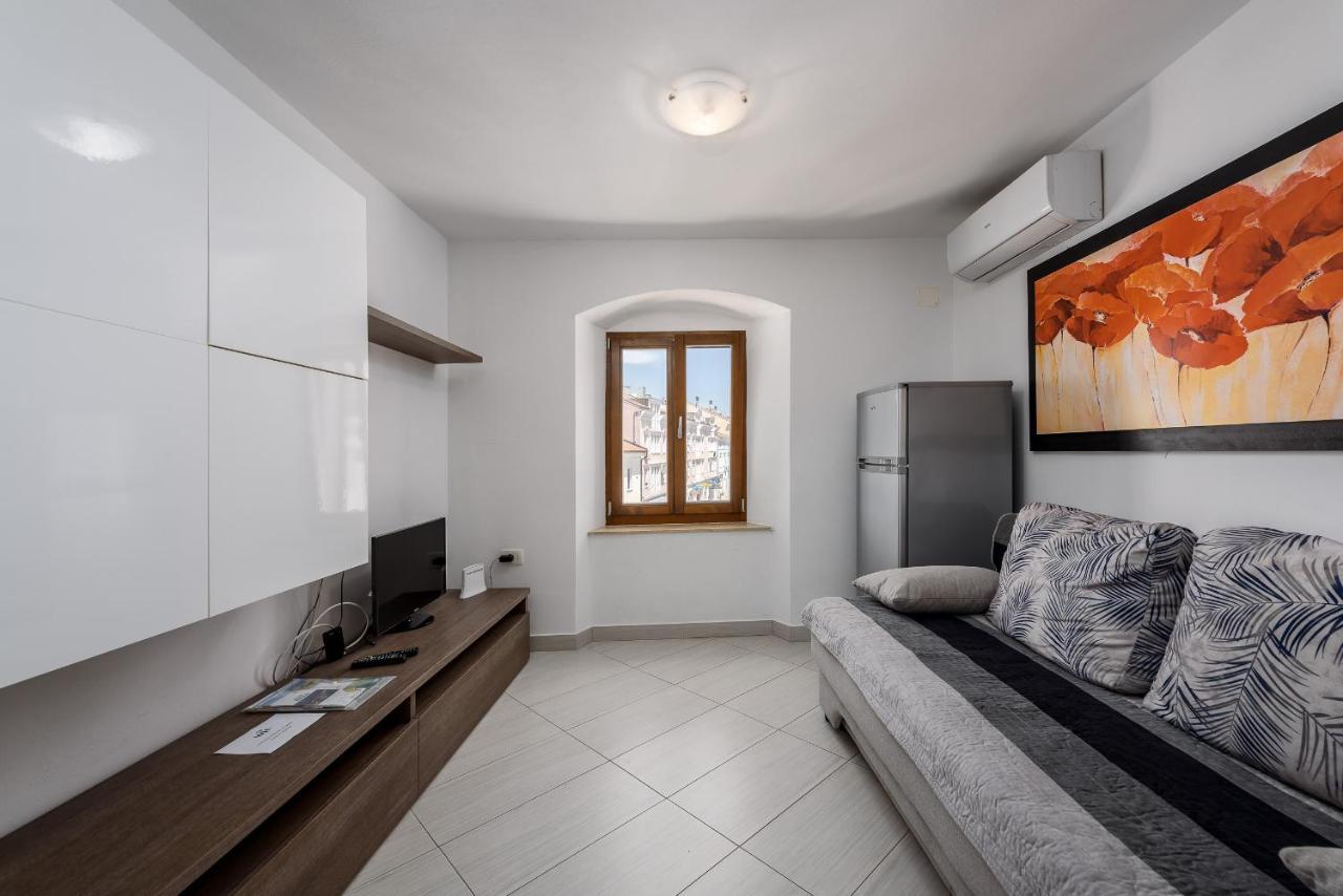 Apartments Dante Umag Exterior photo
