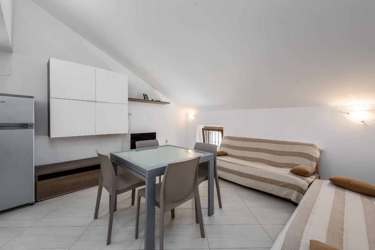 Apartments Dante Umag Exterior photo