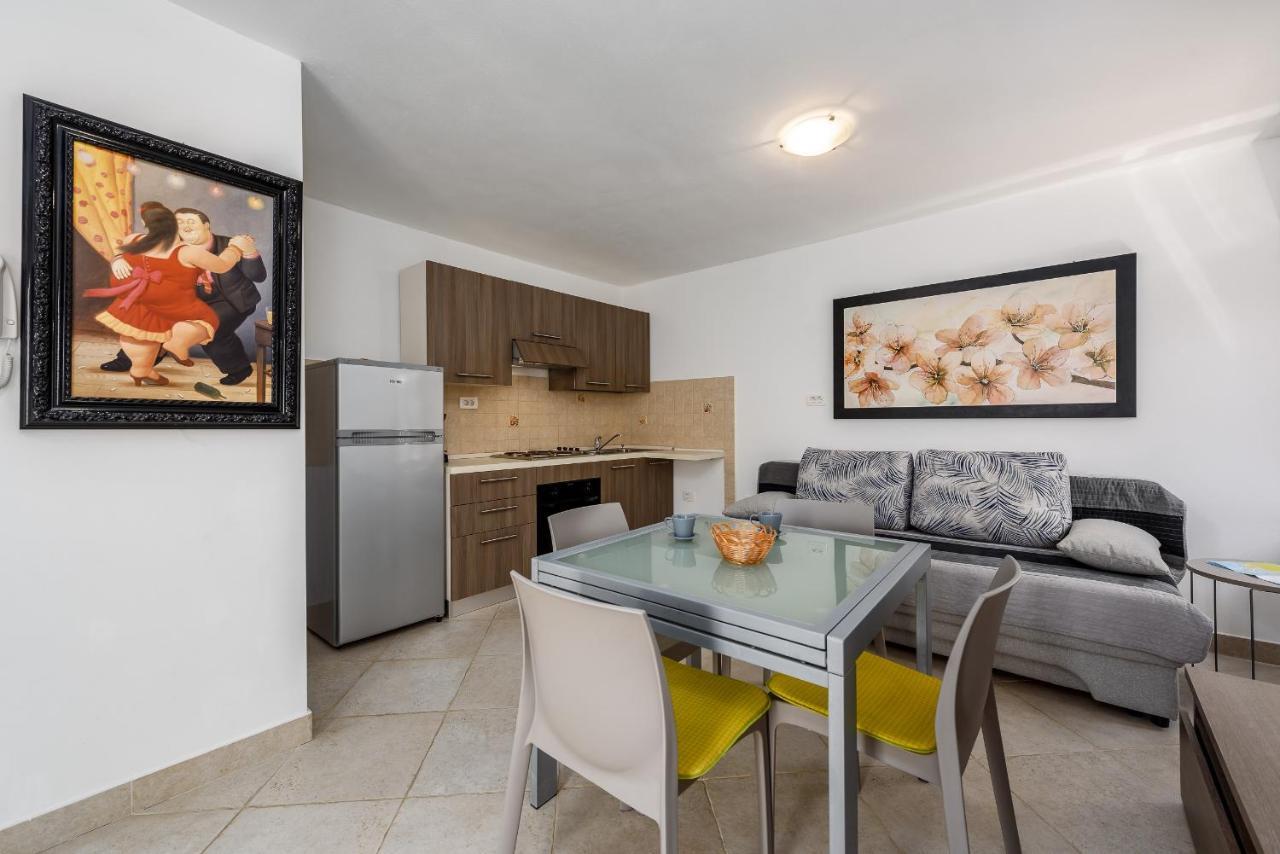 Apartments Dante Umag Exterior photo