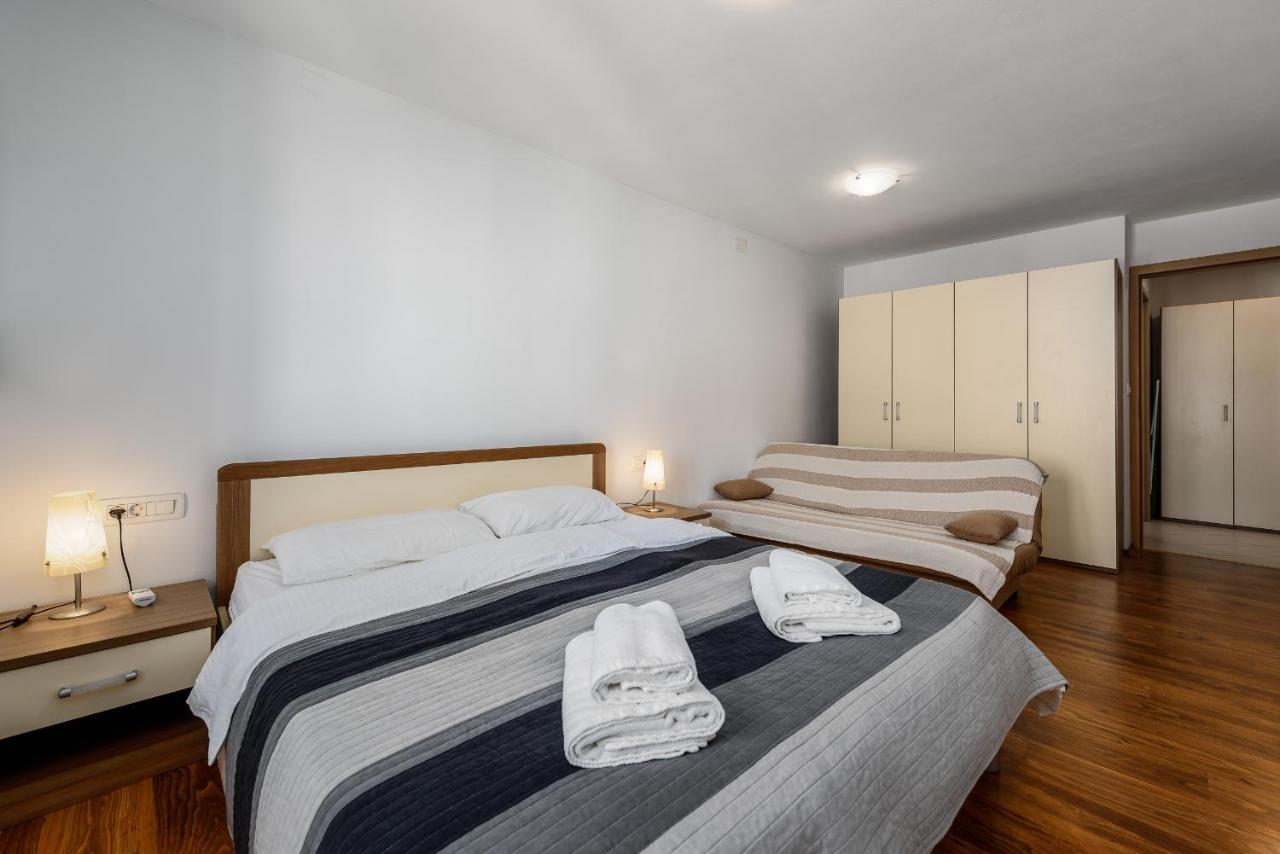 Apartments Dante Umag Exterior photo