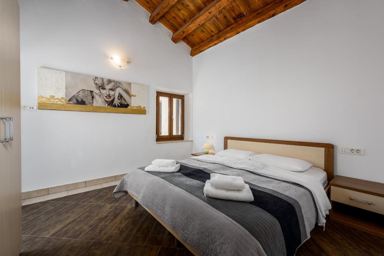 Apartments Dante Umag Exterior photo