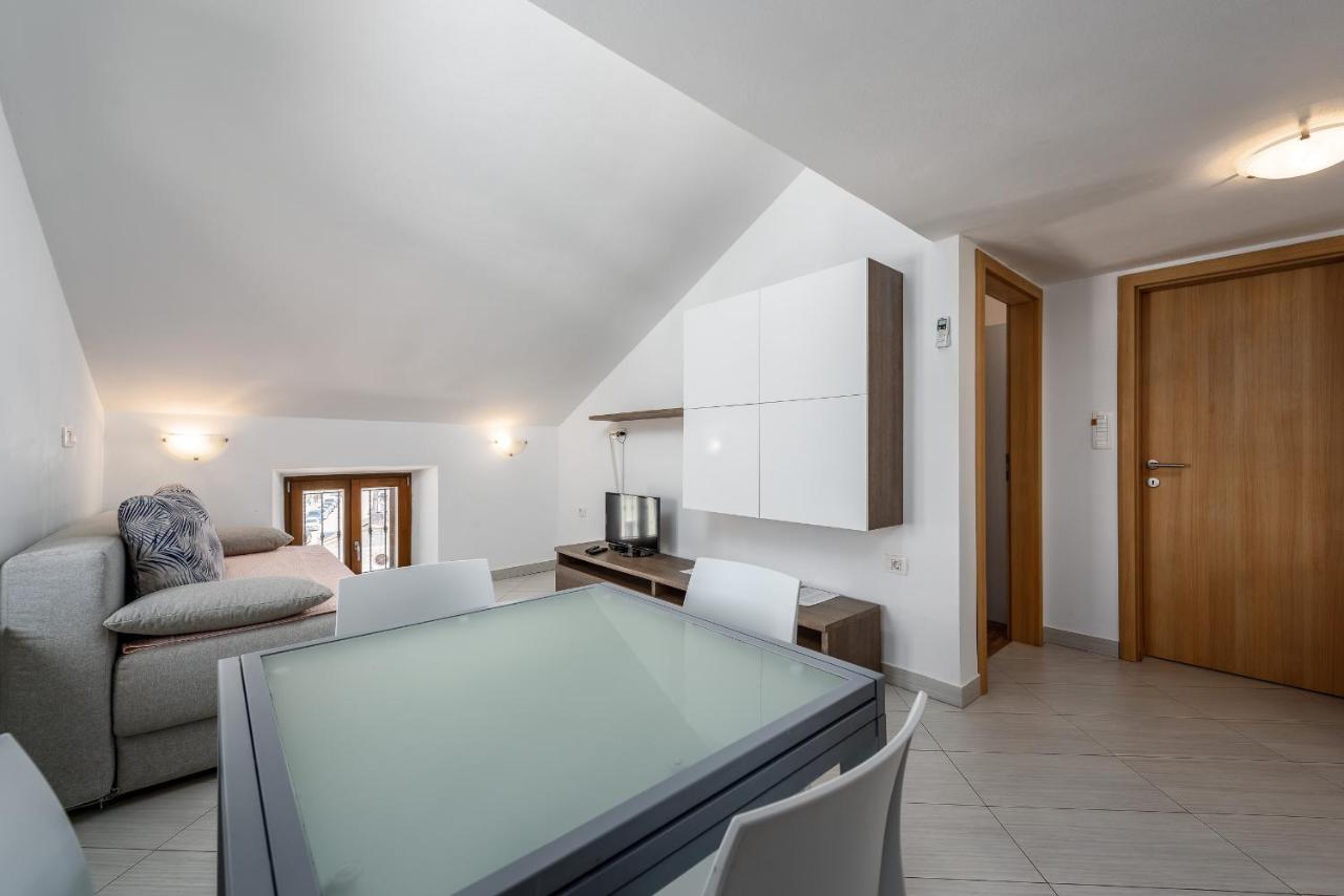 Apartments Dante Umag Exterior photo