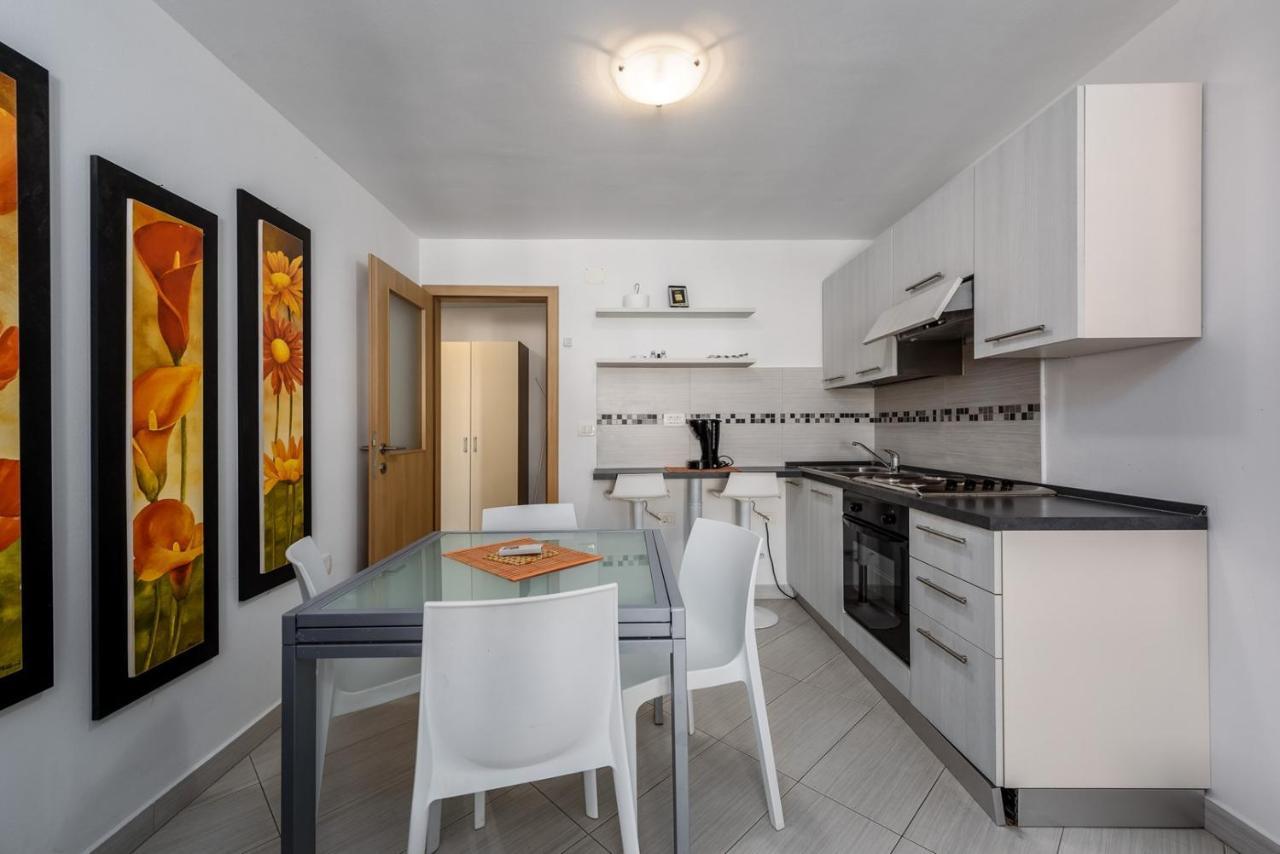 Apartments Dante Umag Exterior photo